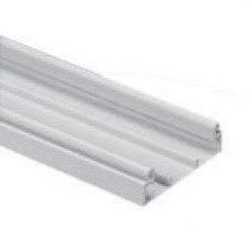 Base para canaleta T-45, de PVC rígido, con cinta adhesiva y orificios pre-perforados para montaje, 60.3 x 18.5 x 2400 mm, Color Blanco Mate